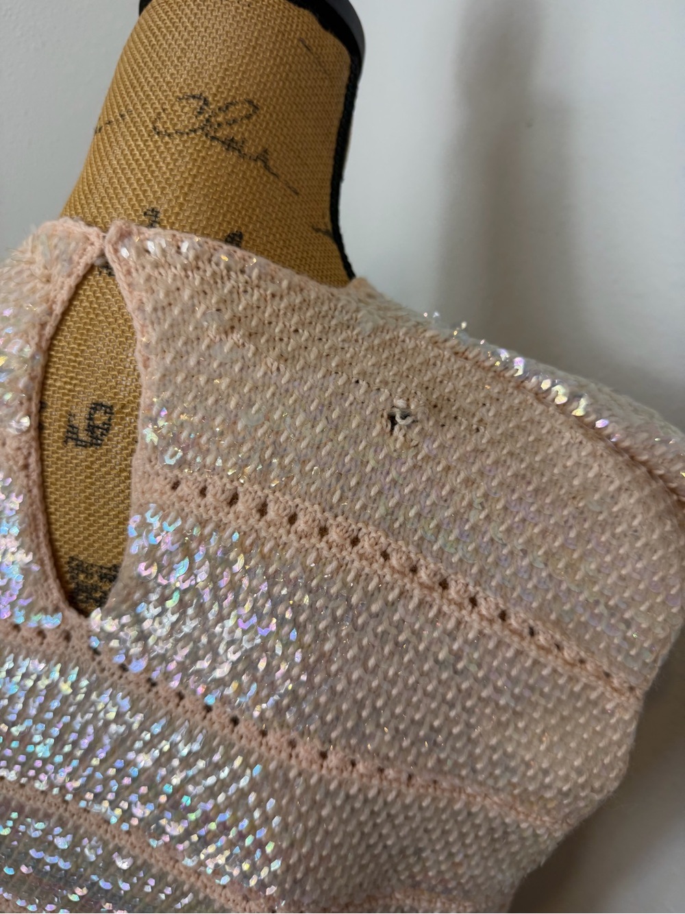 Authentic Vintage 60s 70s Iridescent Sequin Knit Cap Sleeve Top - Picture 5 of 5